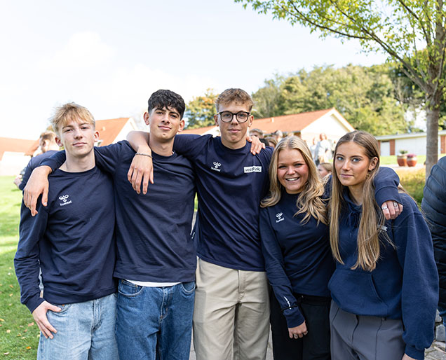 Gruppe af efterskole elever besøg os | Vestbirk Musik- & Sportsefterskole